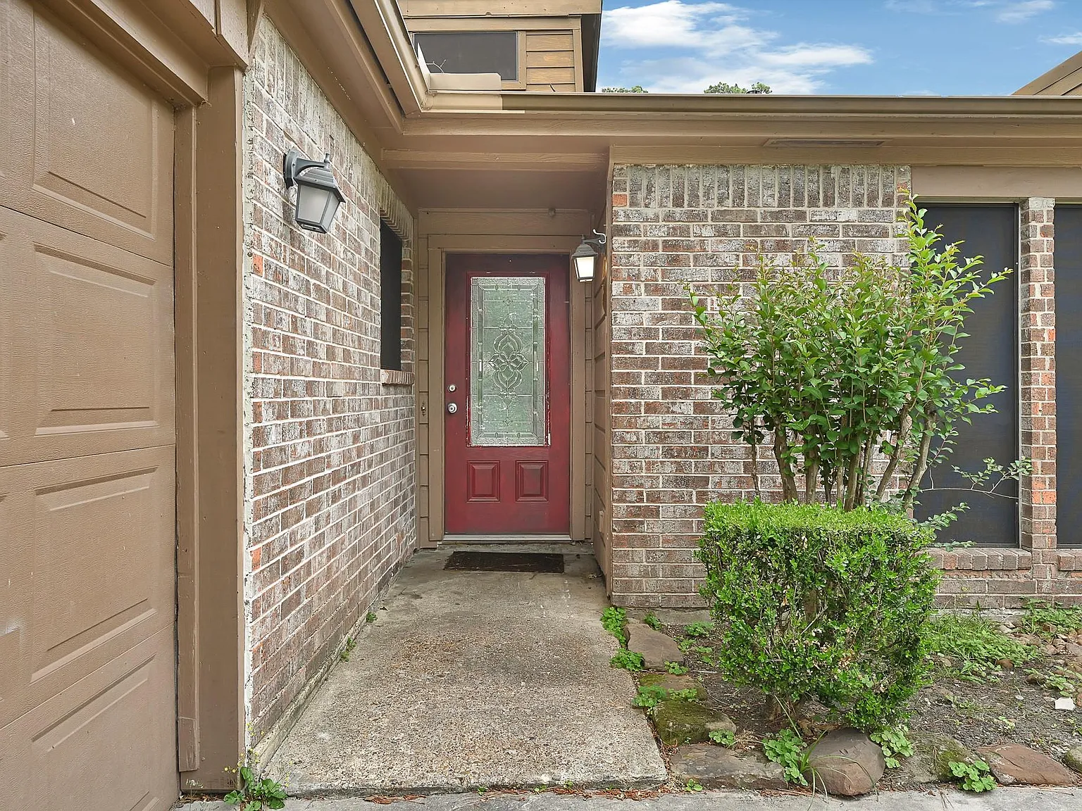 3 bed, 4.0 bath, 2309 sqft, $2,050 — Photo 2