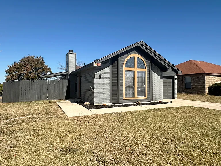312 Bronc Dr — Photo 2