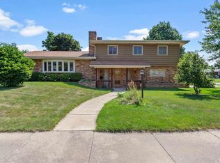 1612 Deppert Dr, Pekin, IL