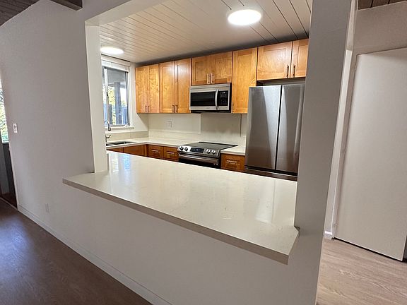 2nd image of 123 E Micheltorena St APT 11