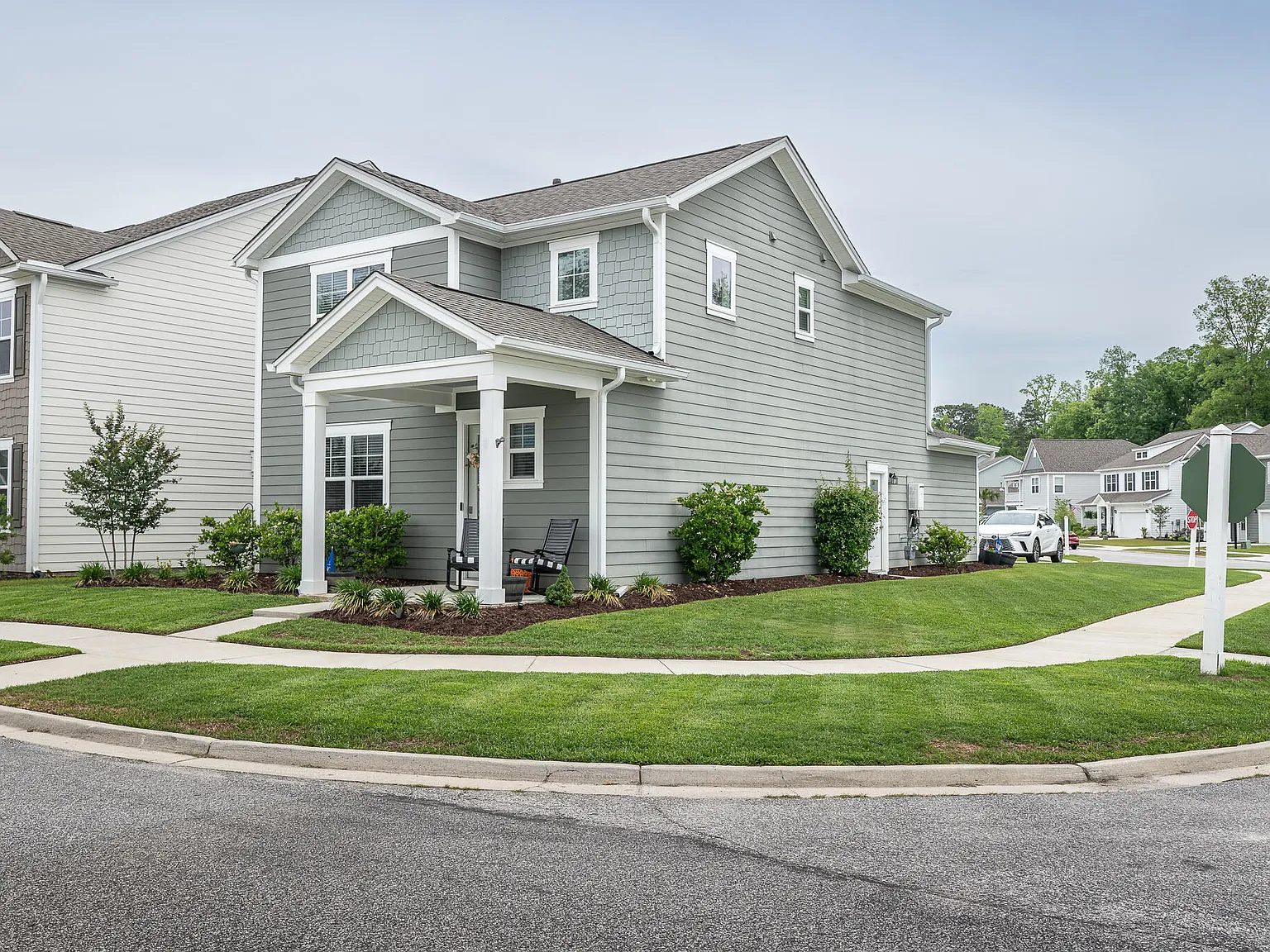 3 bed, 2.5 bath, 1713 sqft, $2,400 — Photo 2