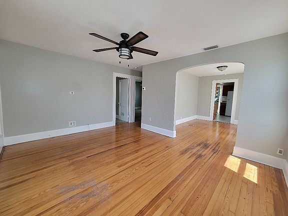 4th image of 945 28th St N