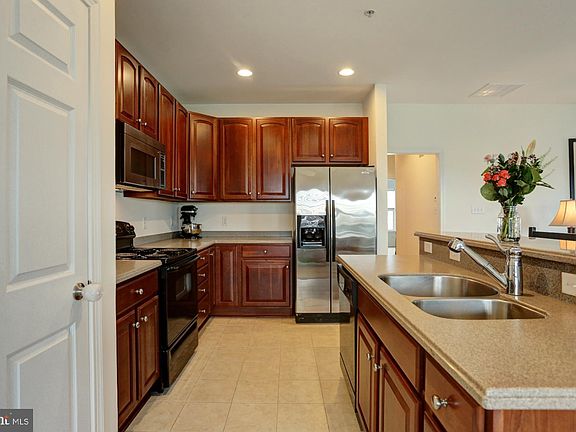 4th image of 320 Larose Dr #320