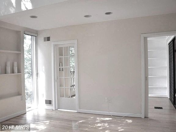 5th image of 1820 N Herndon St