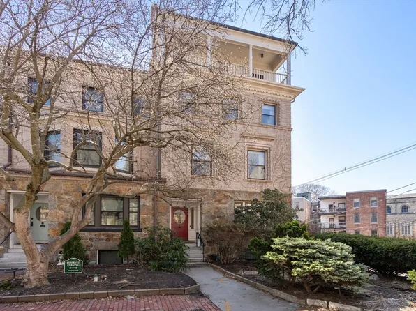1 Regent Cir #2, Brookline, MA 02445