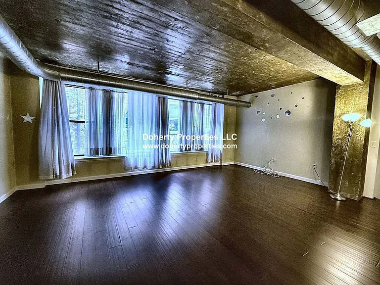 23-33 Middle St #4 — Photo 3