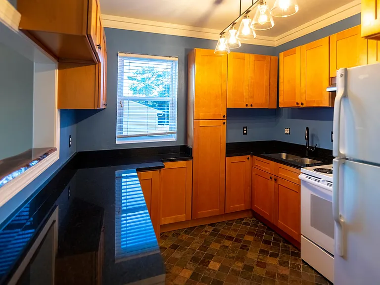 1402 Lafayette Blvd #4 — Photo 3