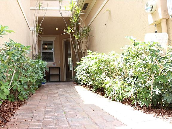 2nd image of 142 Coconut Key Ln Unit 142