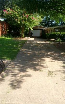 2nd image of 2119 Miriam Ln
