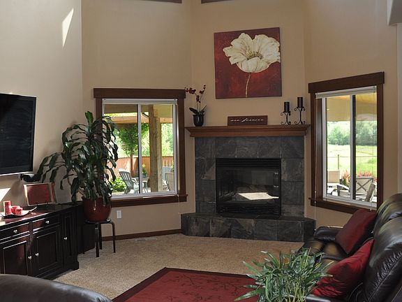 Rear living room south view