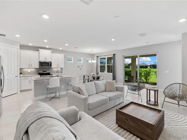 28016 Captiva Shell LOOP, BONITA SPRINGS, FL 34135