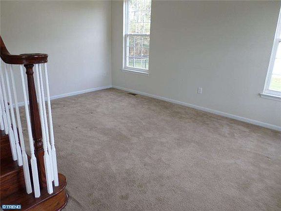 3rd image of 1003 Dartmoor Ave