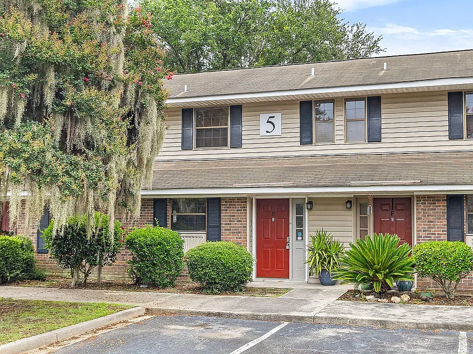 2 bed, 960 sqft, $2,000 — Photo 1