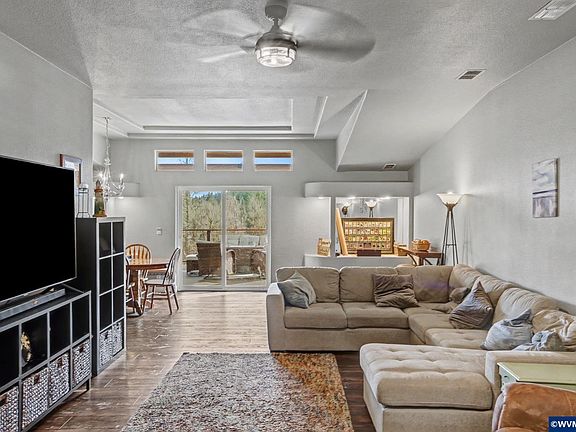 4th image of 16310 Oakdale Rd