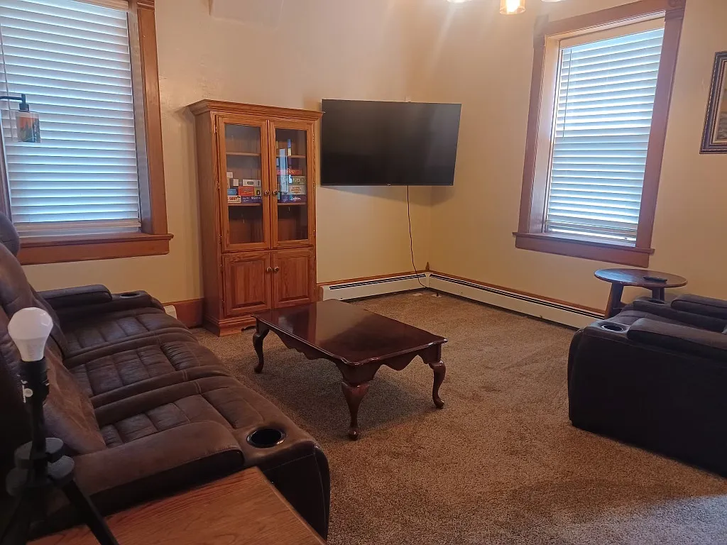 4 bed, 1250 sqft, $1,400 — Photo 3