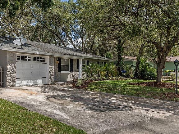 2nd image of 1006 Pinegrove Dr