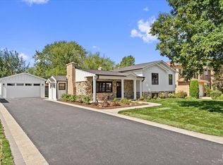 14 N Marcella Rd, Mount Prospect, IL 60056