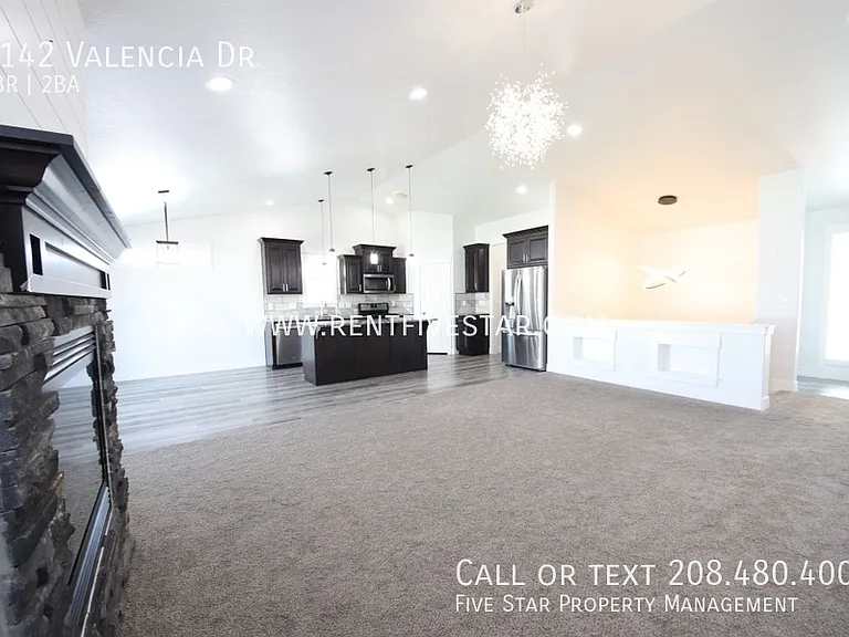 1142 Valencia Dr — Photo 3