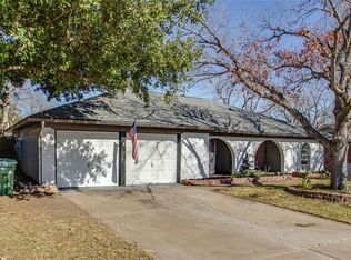 621 Spring Garden Dr, Bedford, TX 76021