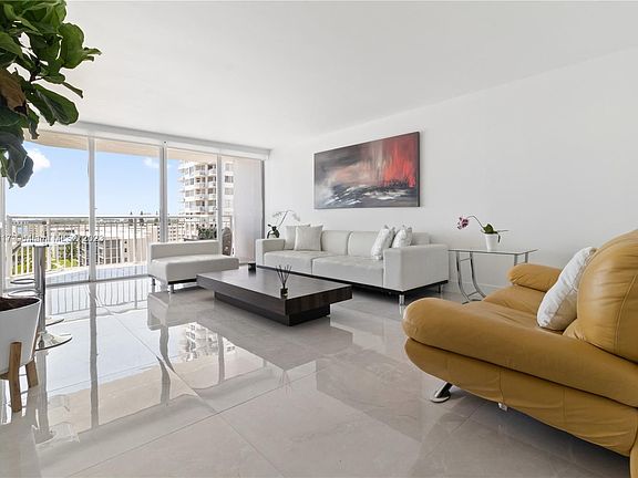 4th image of 18081 Biscayne Blvd APT 801