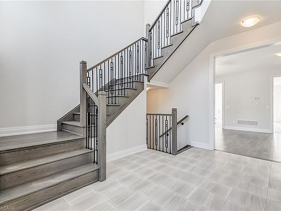 3rd image of 35 Walters St