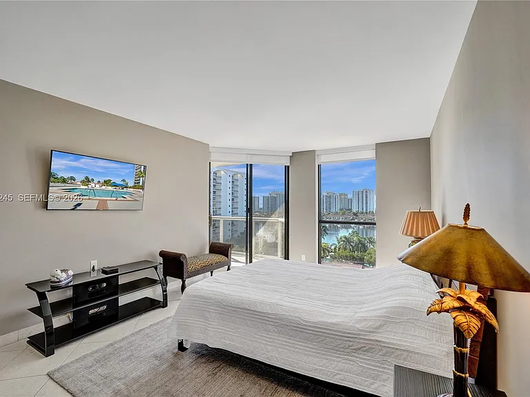 3600 Yacht Club Dr #904 — Photo 8