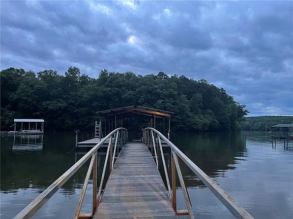 5th image of 323 Meldau Rd