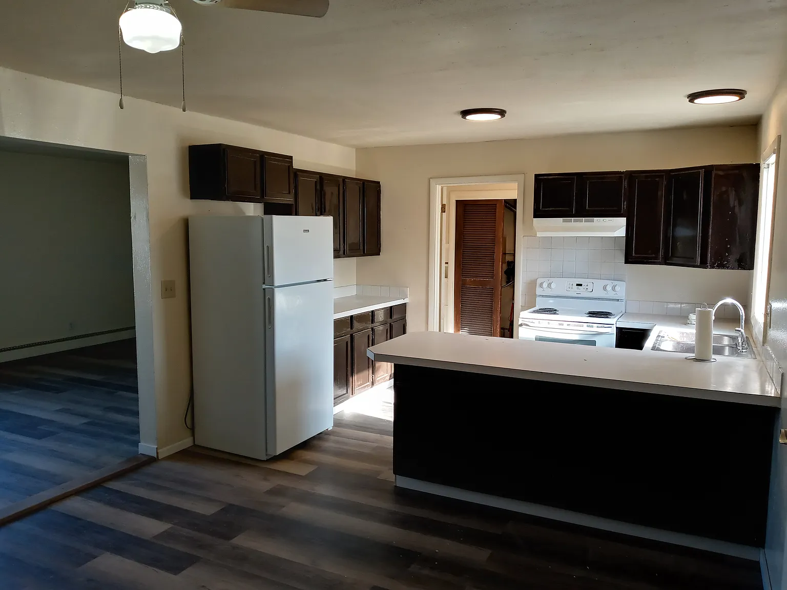 3 bed, 1.5 bath, 1500 sqft, $1,095 — Photo 2