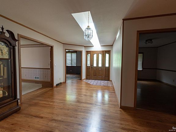 5th image of 475 Meadowlark Dr