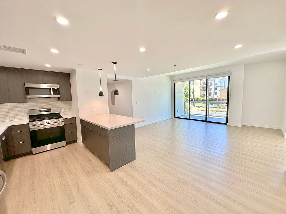 1st image of 11500 Culver Blvd APT 200