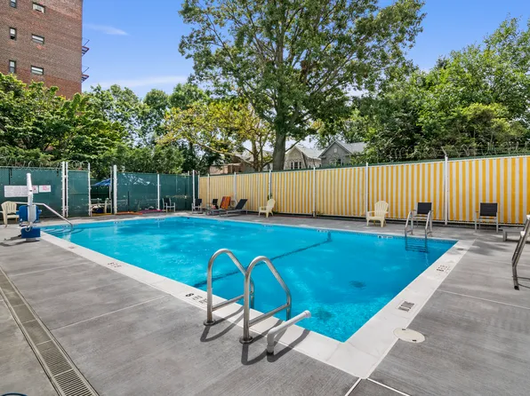 1170 Ocean Parkway image 8 of 12