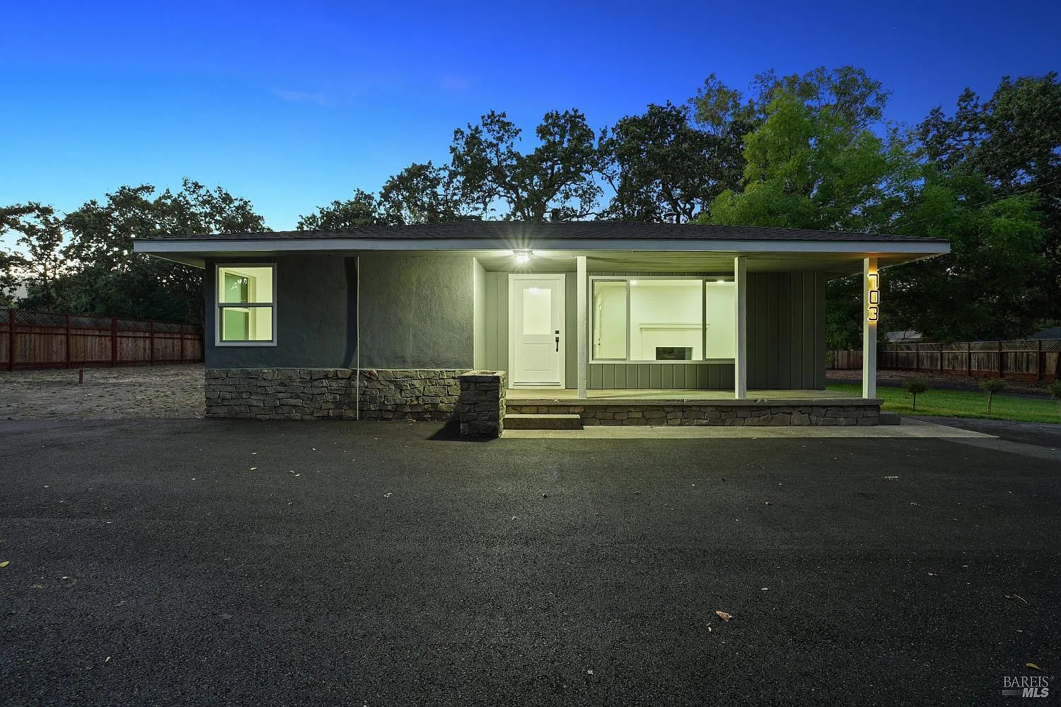 703 Verano Avenue - Photo 2