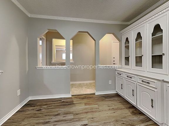 5th image of 4915 Chilton Dr