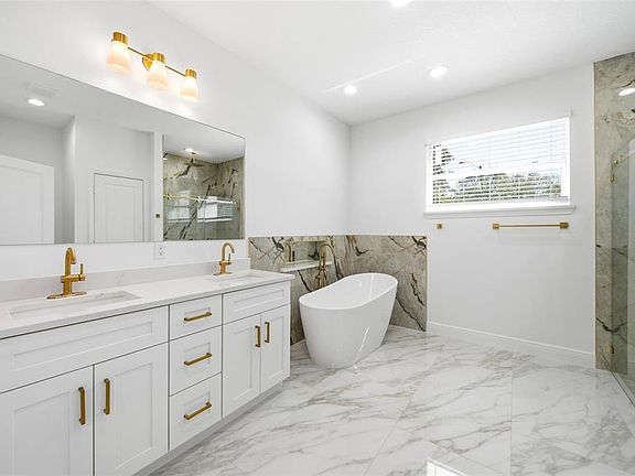 3rd image of 1002 Williams St