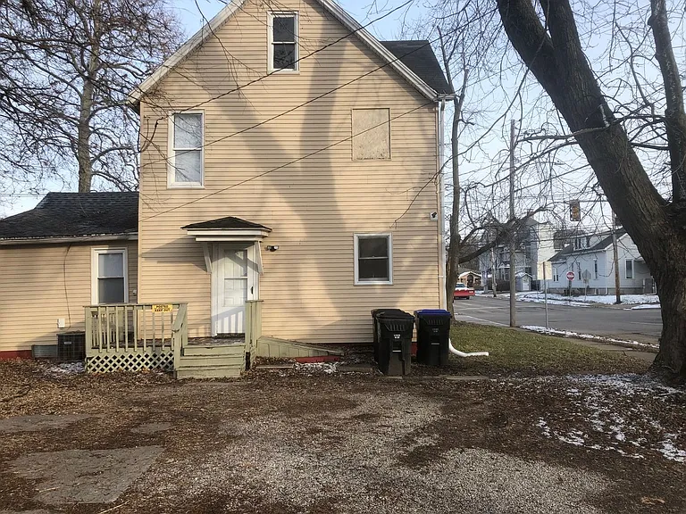 1002 N Center St — Photo 16