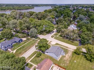 402 W 2nd St, Perrysburg, OH 43551