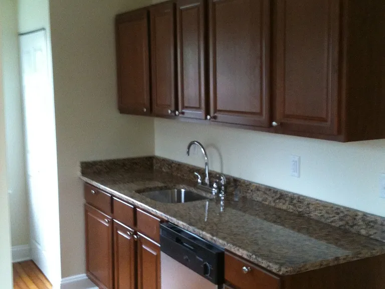 852 Martin Ave — Photo 11