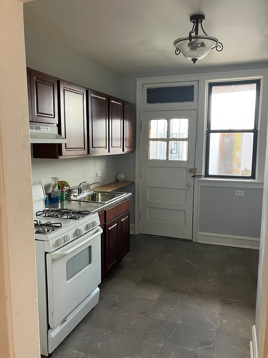 Building Photo - 8227-8229 S Vernon Ave #1N