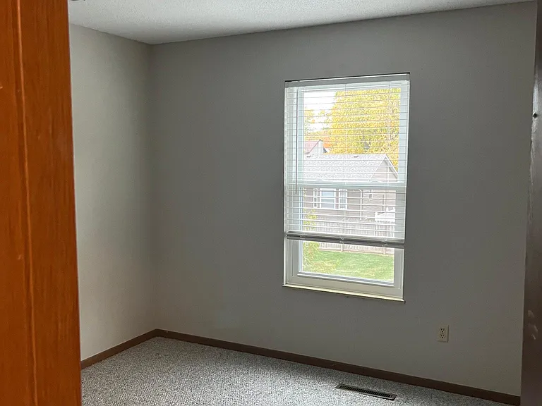 128 White Pine Ave — Photo 14