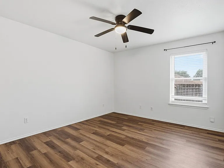 1502 Sharron Ct — Photo 46
