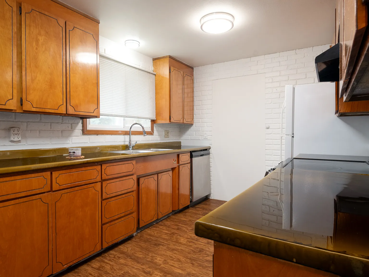 3 bed, 1400 sqft, $3,200 — Photo 3