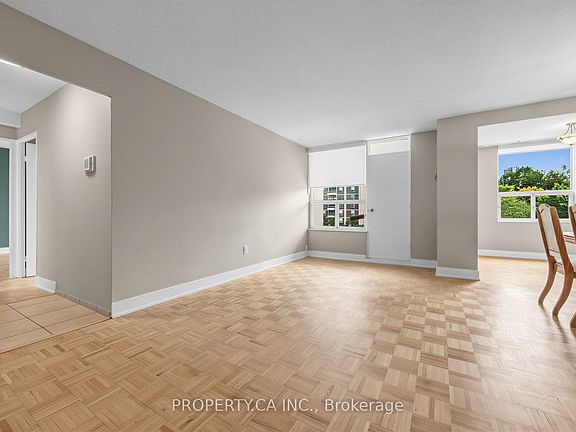 4th image of 10 Edgecliff Golfway #708