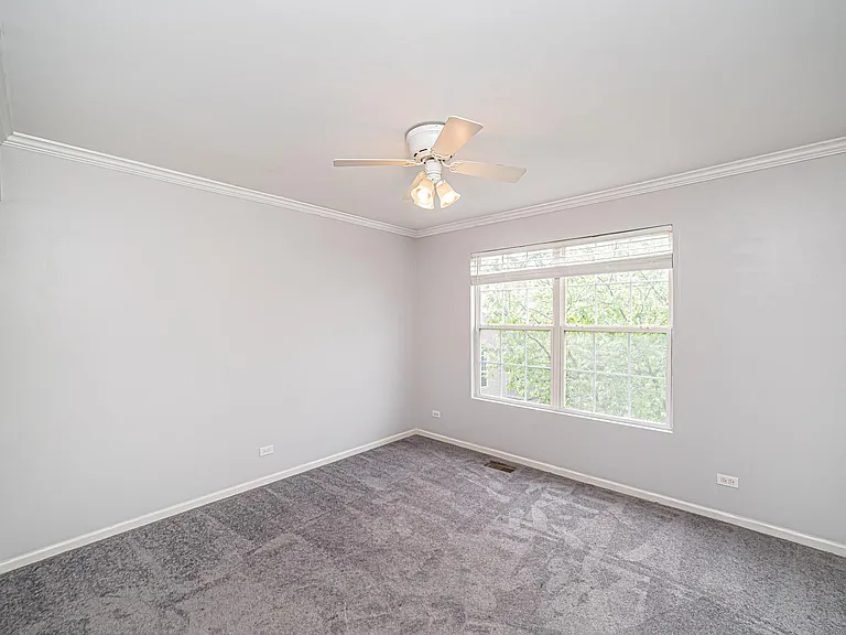 1060 Ellsworth Dr — Photo 5