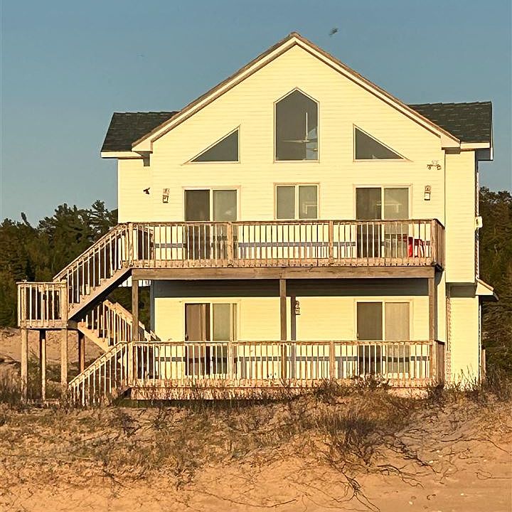 8783 Sturgeon Bay Dr, Harbor Springs, MI 49740 MLS 471364 Zillow