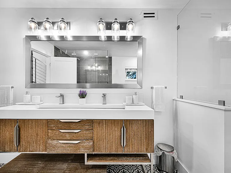 150 NE 50th Ter — Photo 13
