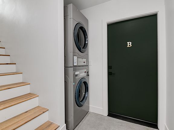 3rd image of 3008 Suncrest Dr #B