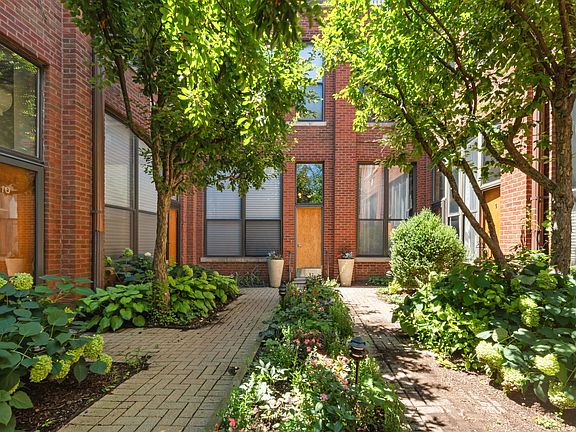 4th image of 2222 N Racine Ave APT 14