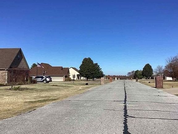 Exterior Neighborhood (street photo)