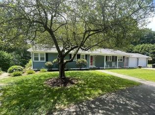 36 Crestridge Dr, East Greenwich, RI 02818