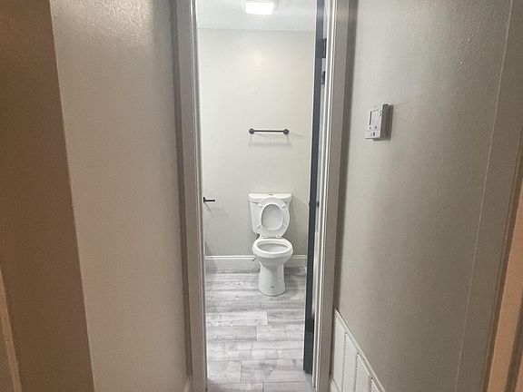 5th image of 2810 S Poplar St #3